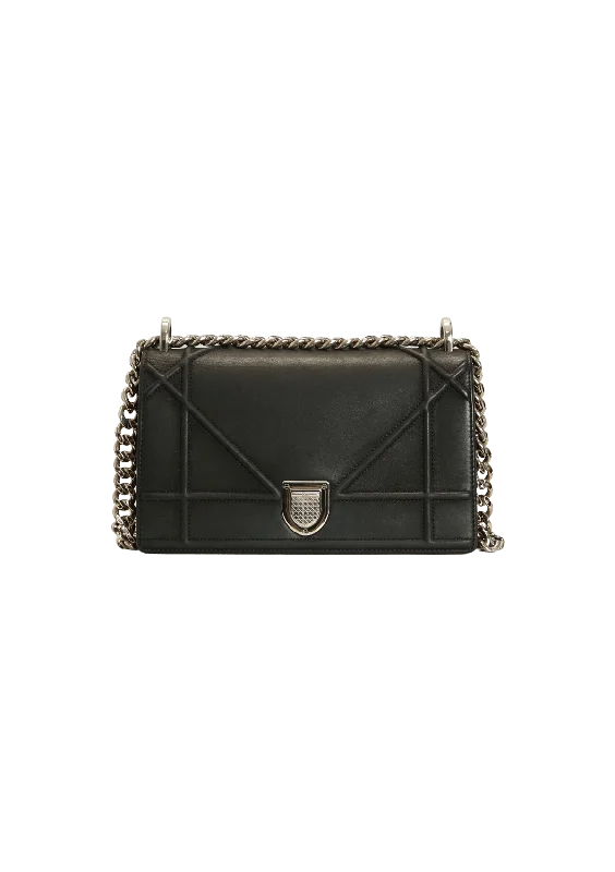  Unmissable Deals On High-Quality Designer BagsEffortless Style, Endless Impact MEDIUM DIORAMA BAG