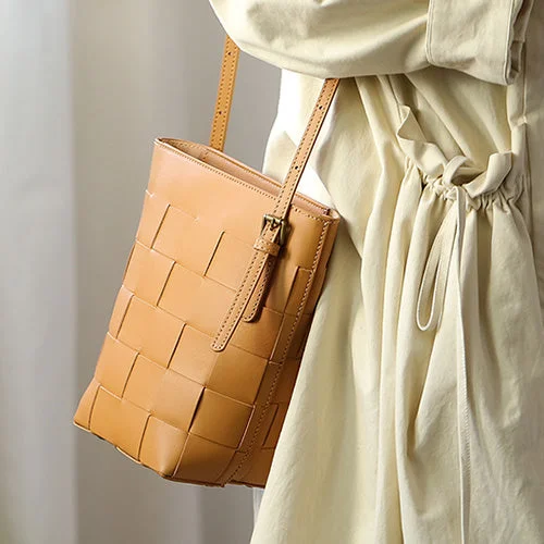  Luxury Handbags At Budget-Friendly RatesHot Deals Cem Leather Small Bucket Shuolder Bags Purses