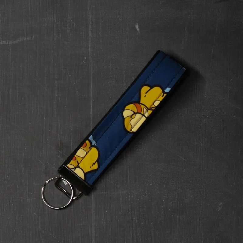  Unmissable Deals On Everyday HandbagsMinimalist Bags For Clean And Modern Aesthetics Fob Key Chain Handle in Cat Butts