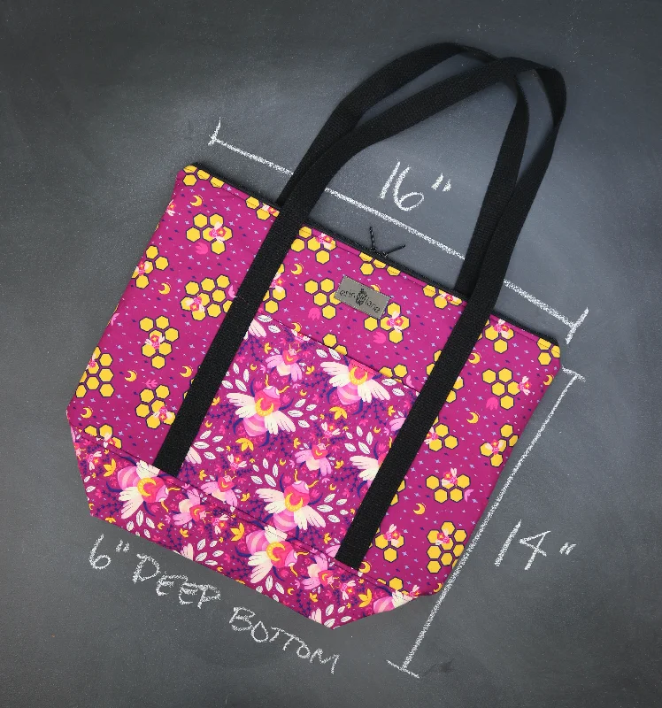  Luxury Bags, Budget PricesMinimalist Fashion Sale Reversible Hither Thither Tote Bag in Fuchsia Bees