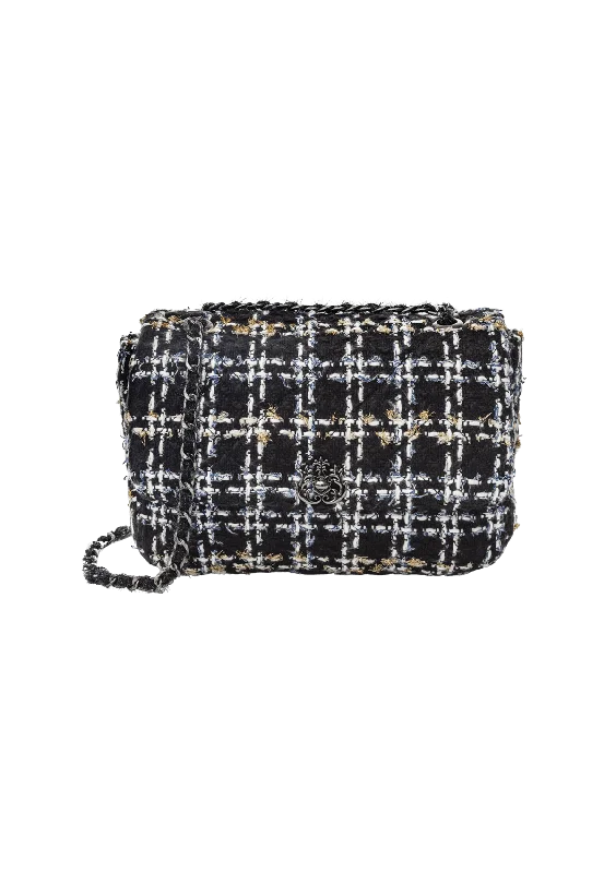 Elegant Purses, Shop & SaveBags For Playful And Chic Styles BOLSA CLÁSSICA EM TWEED COM CORRENTES Elegant Purses, Shop & SaveBags For Playful And Chic Styles BOLSA CLÁSSICA EM TWEED COM CORRENTES