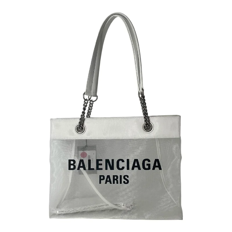 Fashionable Crossbody Bags At Special OffersBold Fashionistas BALENCIAGA/Tote Bag/WHT/BALENCIAGA PARIS MESH TOTE Fashionable Crossbody Bags At Special OffersBold Fashionistas BALENCIAGA/Tote Bag/WHT/BALENCIAGA PARIS MESH TOTE
