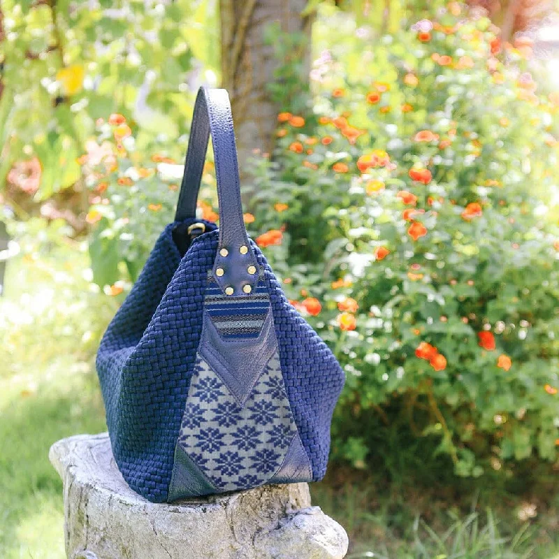  Chic Shoulder Bags At Promotional RatesGift Ideas Buslo Medley Navy