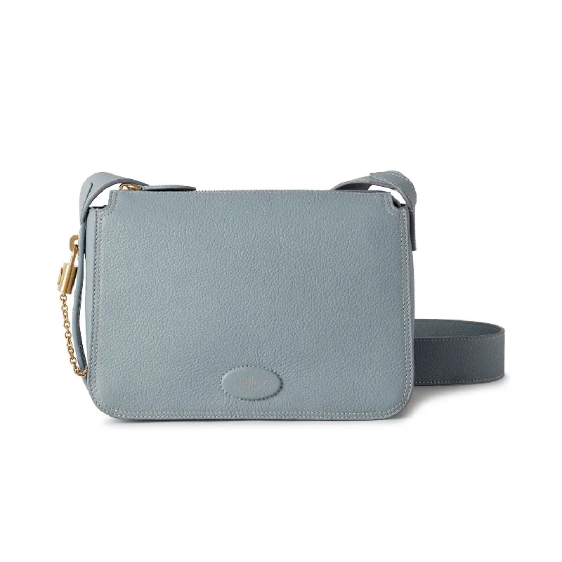  Modern Handbags With Stylish DiscountsMulberry Billie