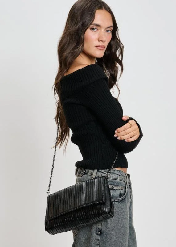  Unmissable Deals On High-Quality Designer BagsEsmeralda Clutch in Black