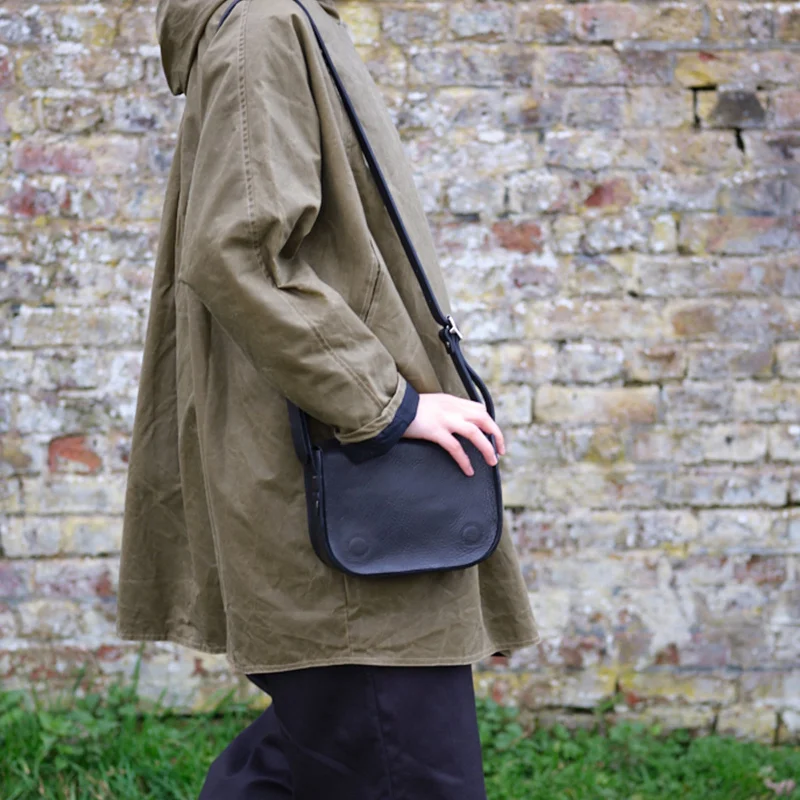  Timeless Handbags At Reduced PricesBlack Frame Bag