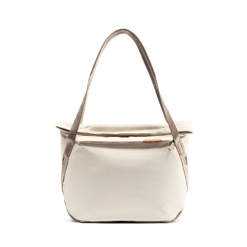  Affordable Elegance, Grab Yours NowPeak Design Everyday Tote 15L v2 - Bone