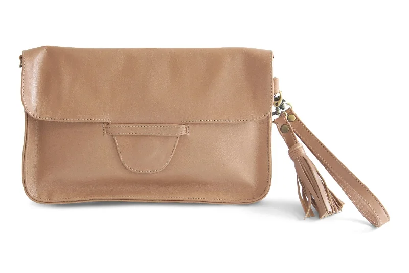  Fashion-Forward Bags, Now On SaleFashion Deal JANE LEATHER CLUTCH IN NUDE