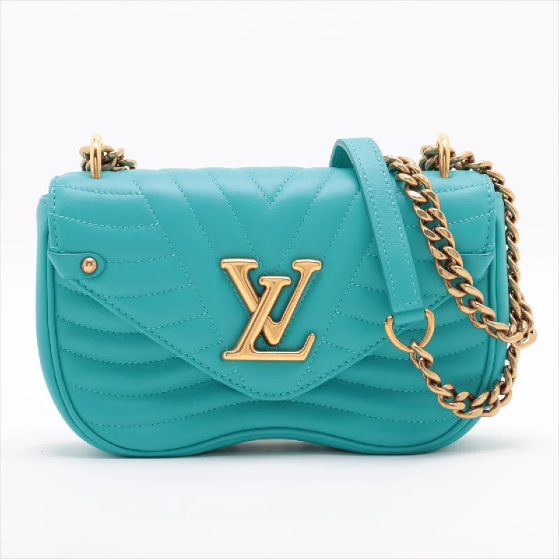  Modern Handbags With Stylish DiscountsLouis Vuitton New Wave PM chain bag