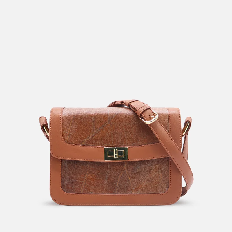  The Handbag Sale You've Been Waiting ForSophisticated Street Style Offers MOLLY BAG