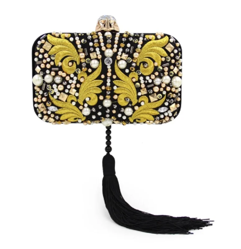  Unmissable Deals On Everyday HandbagsLUNA Clutch