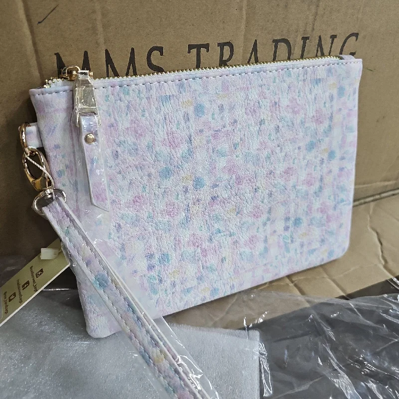  Exclusive Bag Deals – Perfect For Any OccasionCLW2505 Gingham Clutch With Wristlet