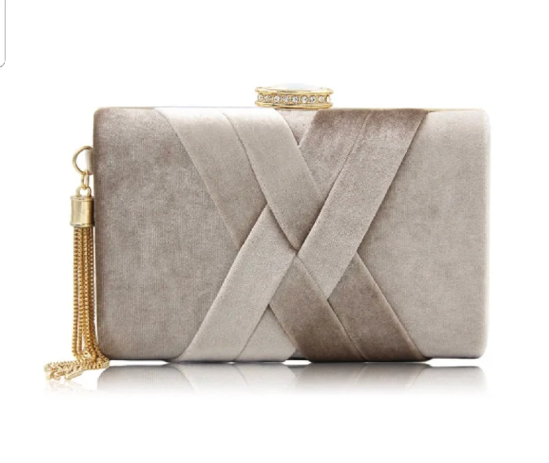 Trendy Backpacks With Big DiscountsAVA Clutch