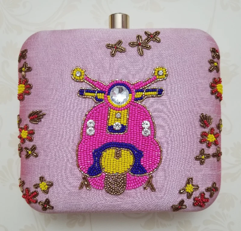  High-Fashion Handbags At Reduced CostsNAILA Clutch