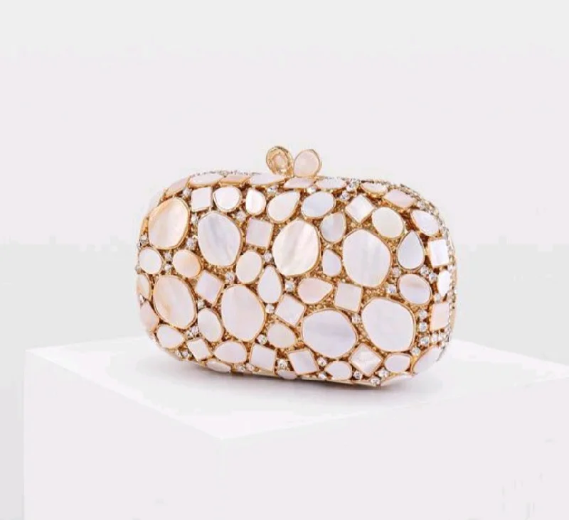  Fashion Bags With Huge DiscountsALISA Shell Clutch