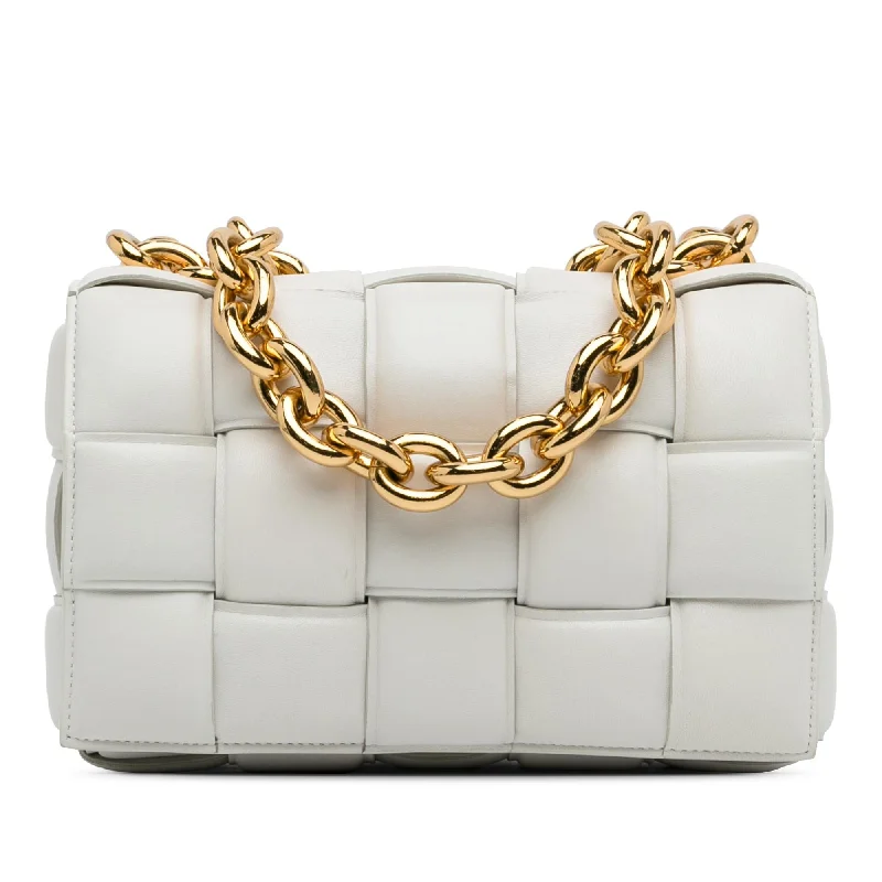  Sleek And Stylish Handbags At Lower PricesBottega Veneta Intrecciato Padded Chain Cassette (SHG-mdMFBa)